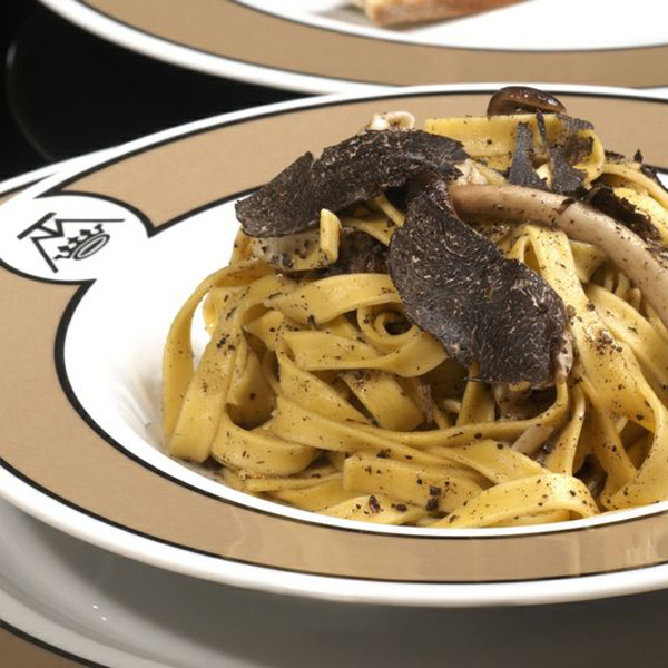 喜歡麵食的人,可以選擇這道松露野菇義大利 喜歡麵食的人,可以選擇這道松露野菇義大利