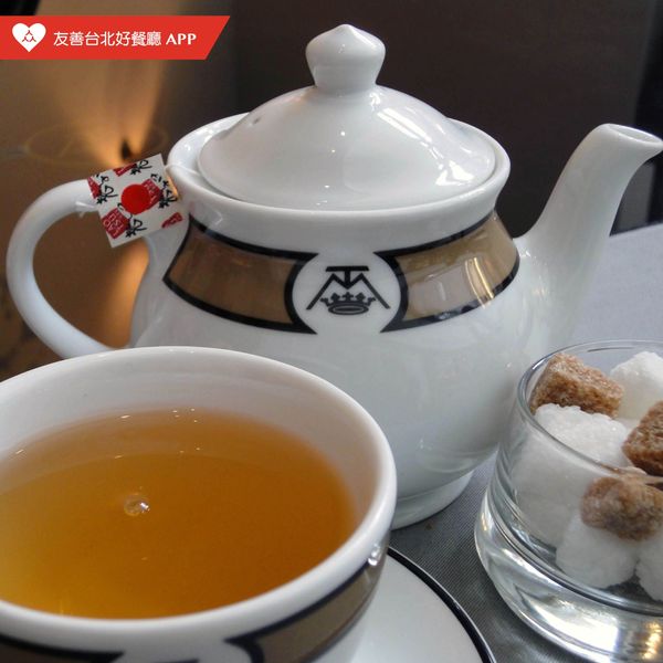 飲品:玫瑰茶
飯後來一壺熱玫瑰茶,細細地 飲品:玫瑰茶
飯後來一壺熱玫瑰茶,細細地