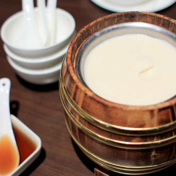 甜點的「木桶豆花」,看到沒,就這樣大大的 甜點的「木桶豆花」,看到沒,就這樣大大的